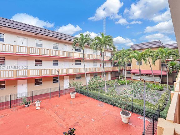 3rd image of 4655 Palm Ave APT 205