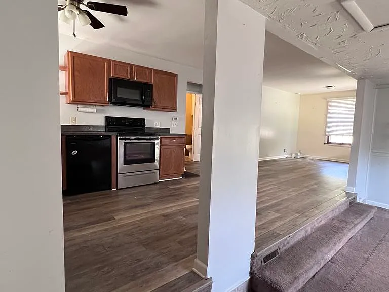 Lanier Dr — Photo 11