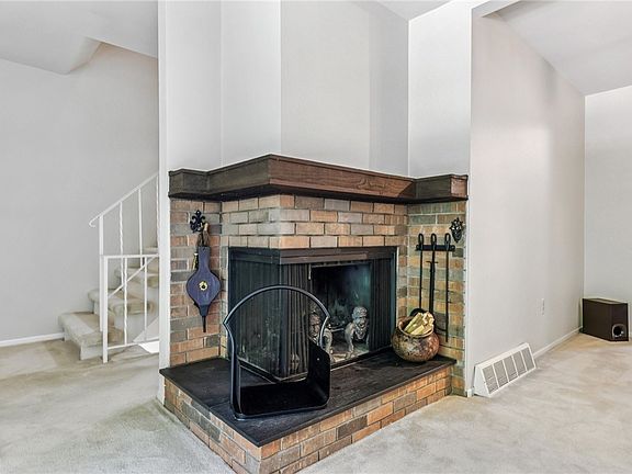 5th image of 631 Maplewood Ct