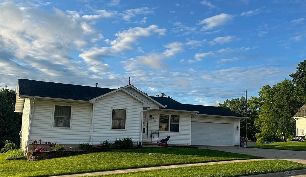 412 3rd St - Property Image