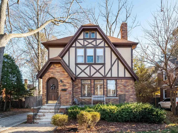 976 Lakepointe St, Grosse Pointe, MI 48230