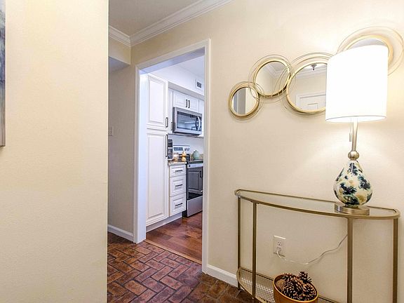 5th image of 8 Kingsbridge Way