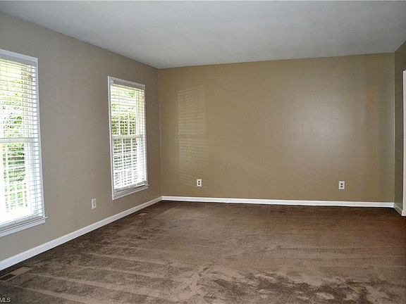 5th image of 413 Woodhaven Dr