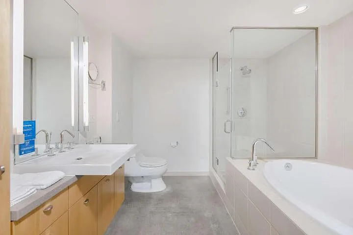 404 E College St #510 — Photo 12