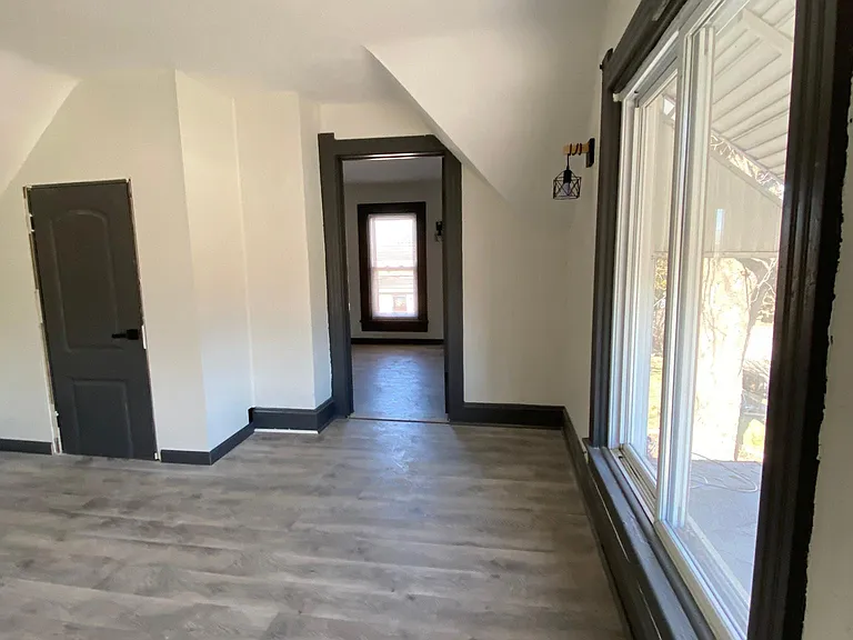 1424 E Broadway St — Photo 17