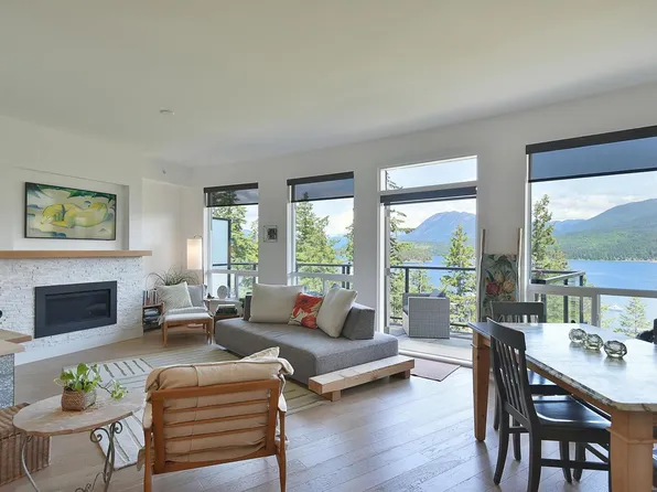 5780 Marine Way #302, Sechelt, BC V7Z 0L8