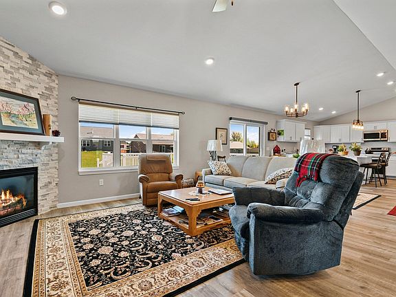 3rd image of 2138 Cambridge Ct