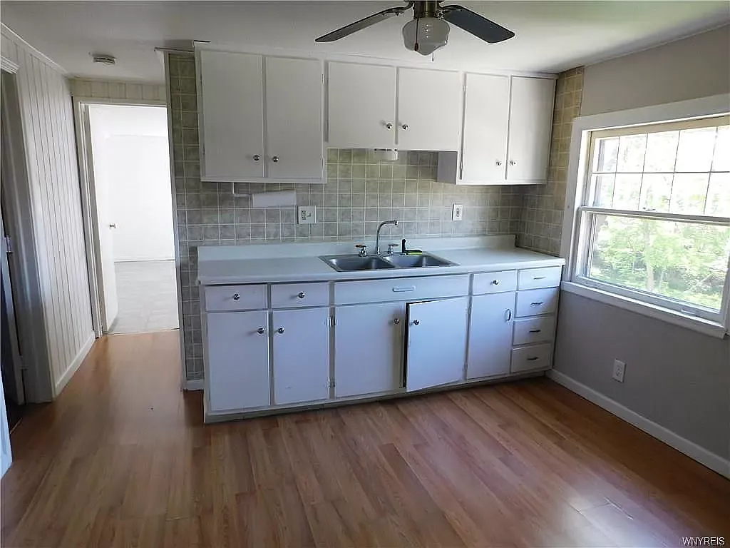 2 bed, 1700 sqft, $1,300 — Photo 2
