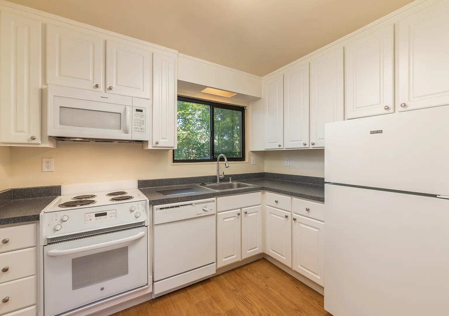 Camelback North Apartments CNM — Photo 4