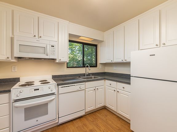 3rd image of 630 Tempe Ct #C