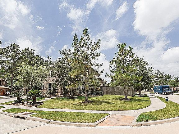 3rd image of 4815 Hollowvine Ln