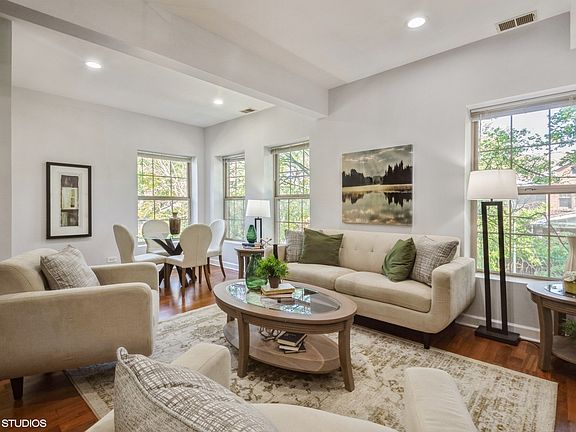 2nd image of 3555 W Ainslie St #2