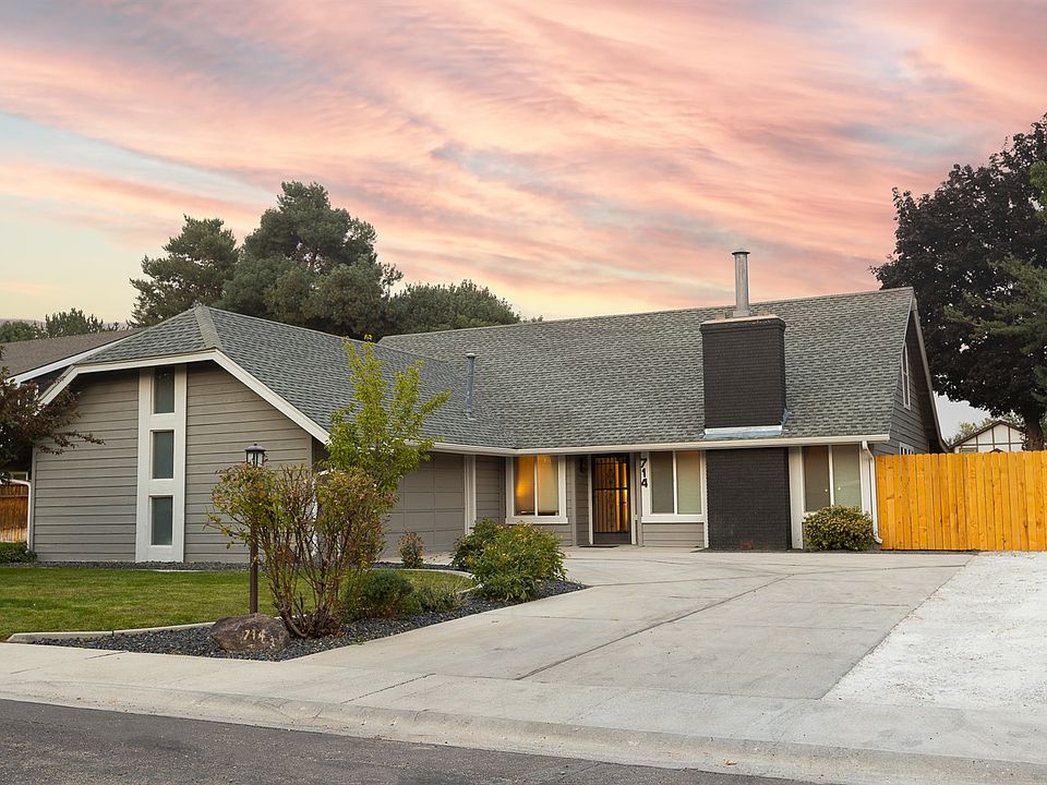 Beautiful front view of the property with 2 car garage