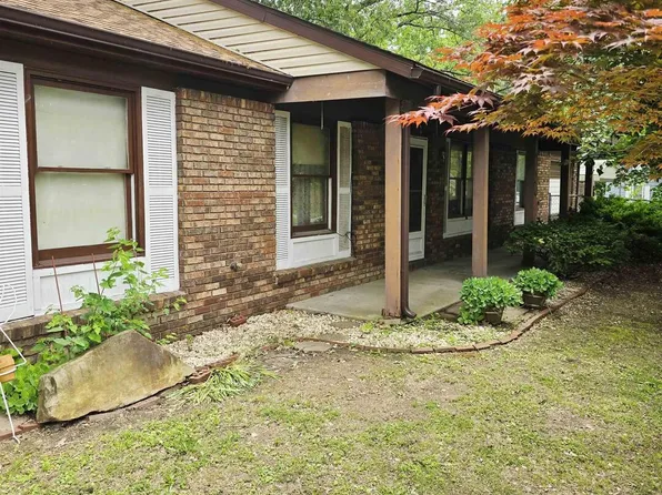 414 Clayton St, Benton, IL 62812