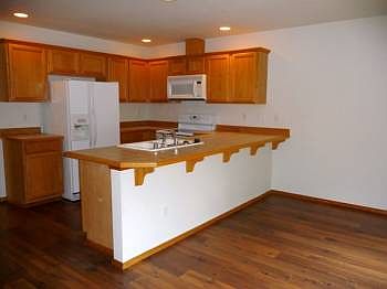 3rd image of 828 124th Ct NE