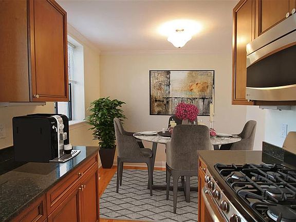 5th image of 60-62 Brattle St #605