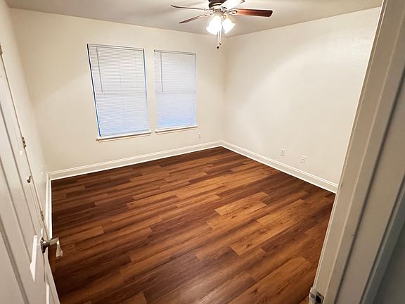 3rd image of 600 Hettie St