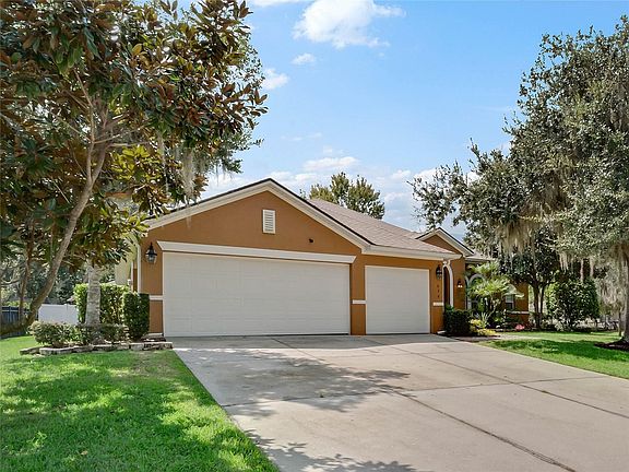 3rd image of 536 Lake Cove Pointe Cir