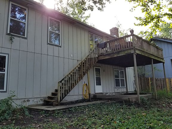 3rd image of 104 NE Keystone Dr