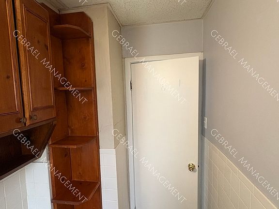 5th image of 743 Neubert Ave