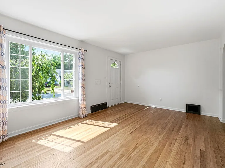 1395 Irene Rd — Photo 4