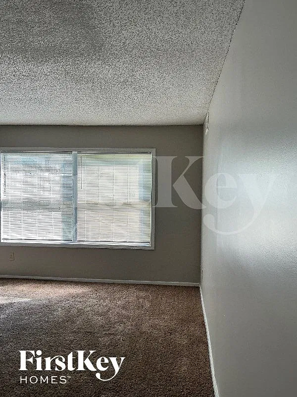 3 bed, 2.0 bath, 1313 sqft, $1,240 — Photo 4