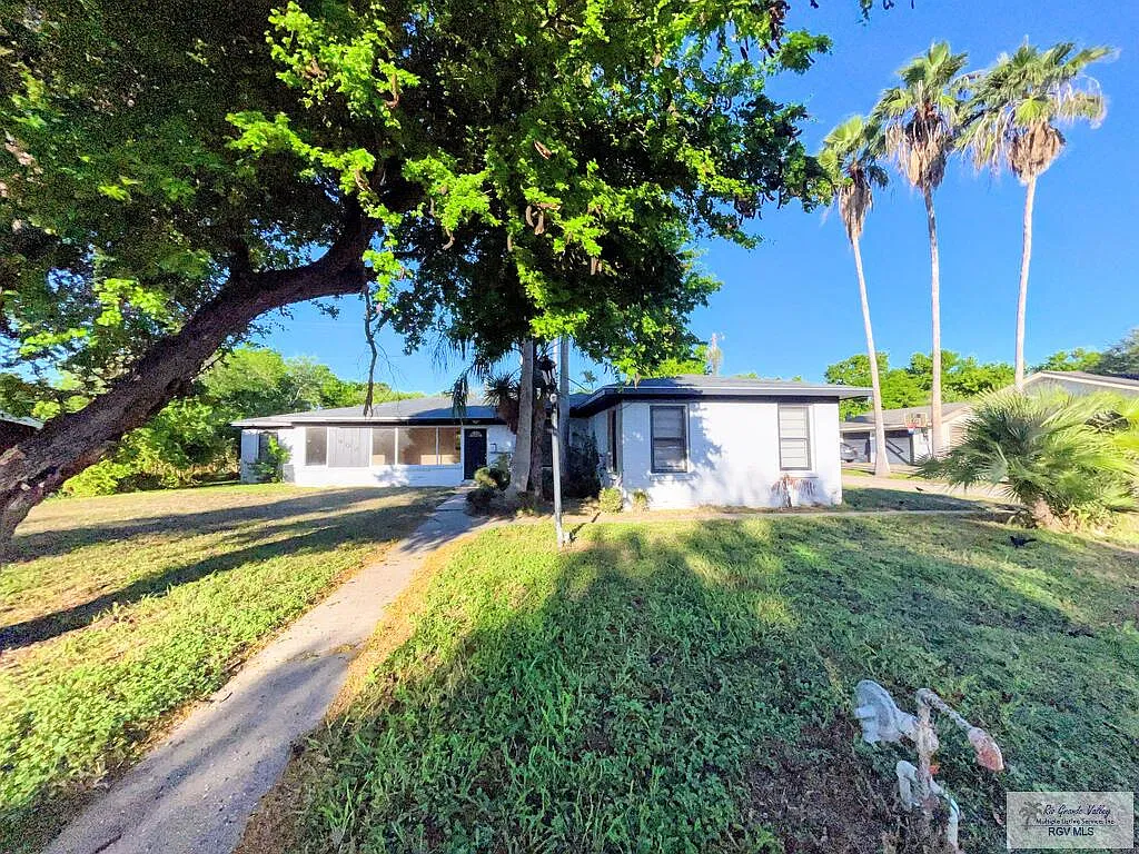 3 bed, 2.5 bath, 1911 sqft, $1,800 — Photo 1