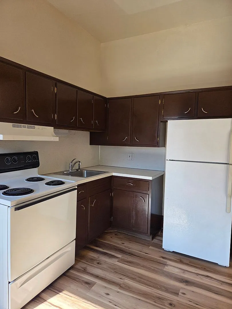 483 W. Market Street — Photo 4