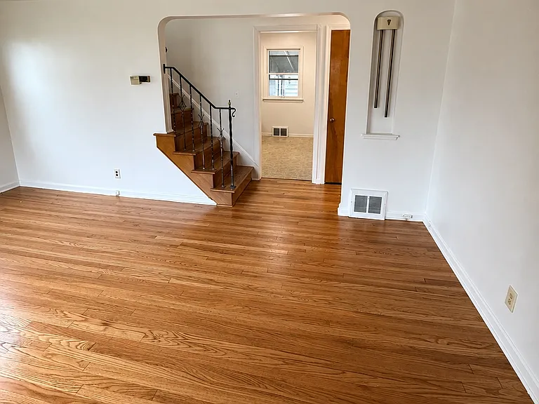 4909 Wood Ave — Photo 3