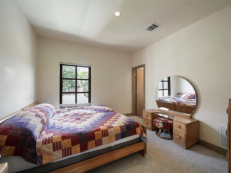 2225 Bolsover St — Photo 33