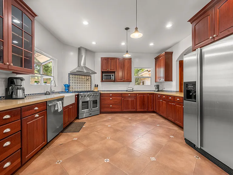 8302 S Sepulveda Blvd — Photo 91