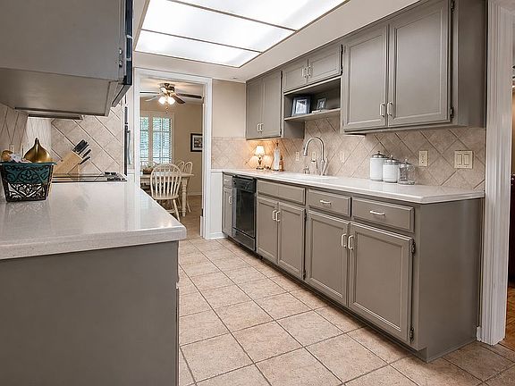 4th image of 7453 Camelback Dr