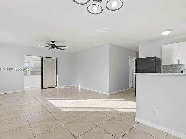 533 NW 15th Way — Photo 2