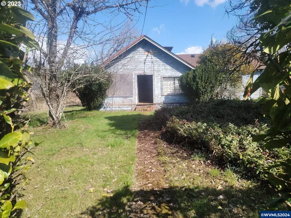 1118 SE 4th Ave, Mill City, OR 97360