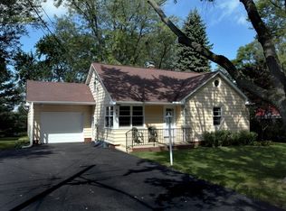 966 Waveland Ave, Gurnee, IL 60031