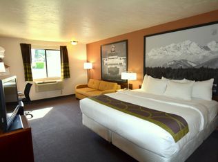 2104 E 1st St, Port Angeles, WA 98362