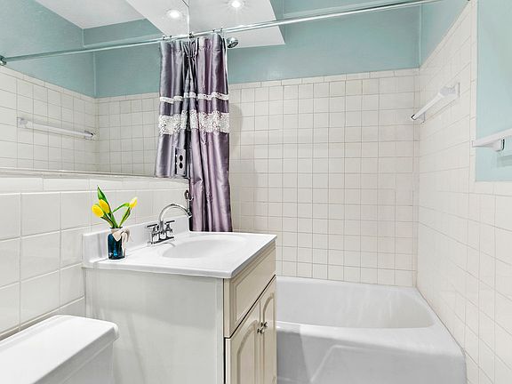 5th image of 310 W 56th St APT 7H