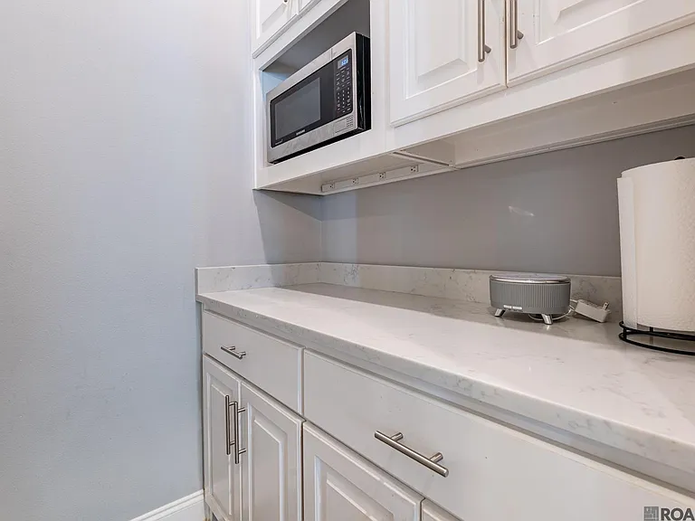817 Saint Rose Ave — Photo 17