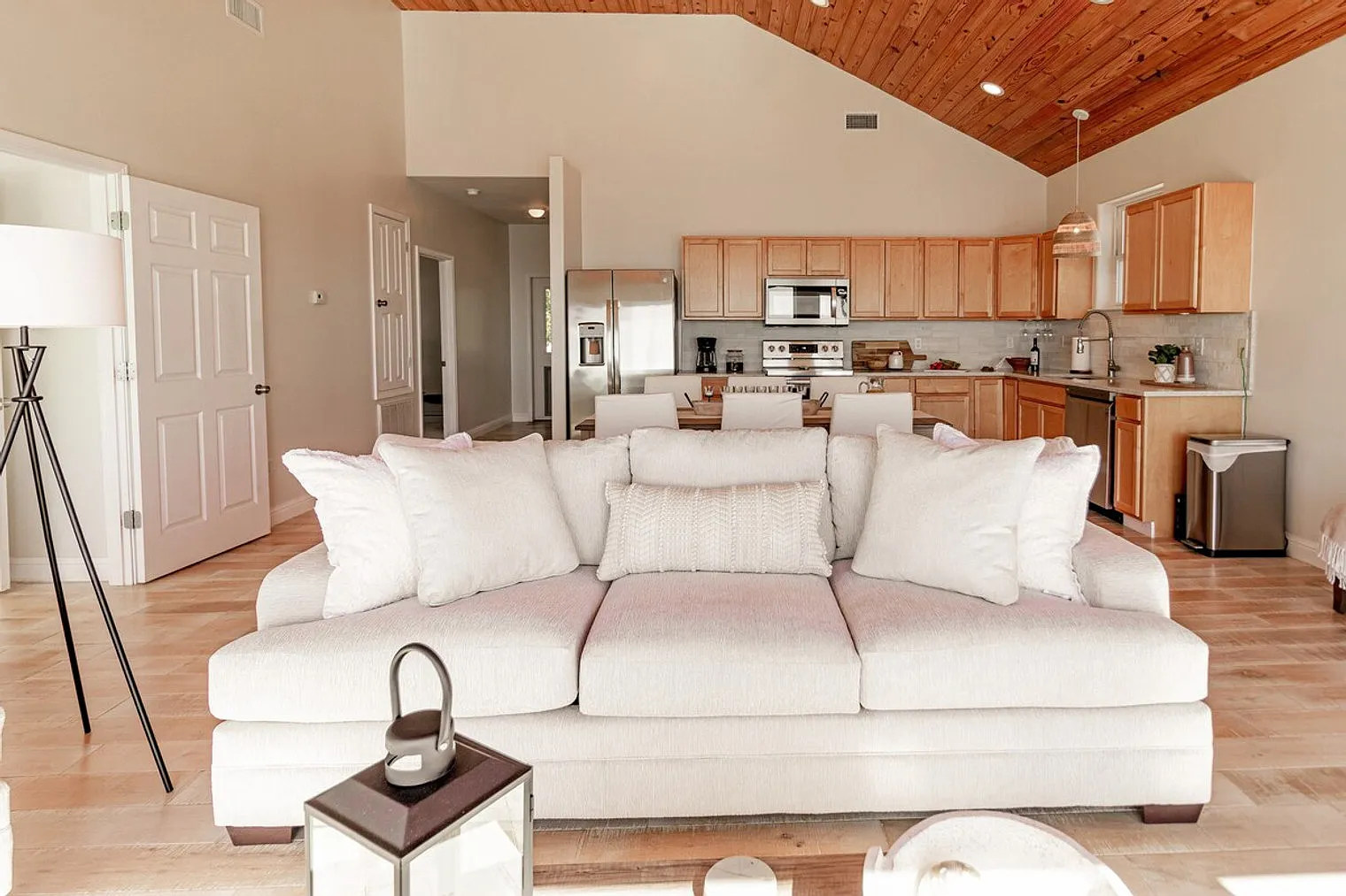 3 bed, 3.0 bath, 1991 sqft, $8,410 — Photo 1