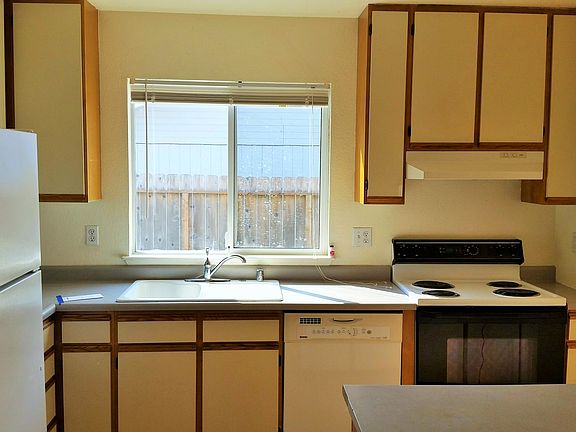 5th image of 165 Willow Glen Ct