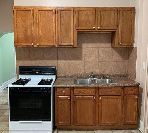 5th image of 1341 N Washtenaw Ave #1R