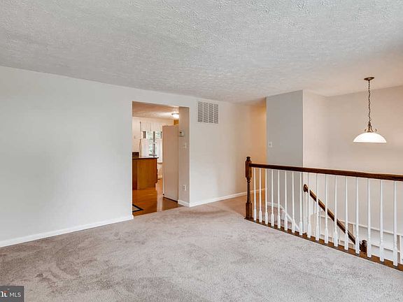 4th image of 331 Royal Oak Dr