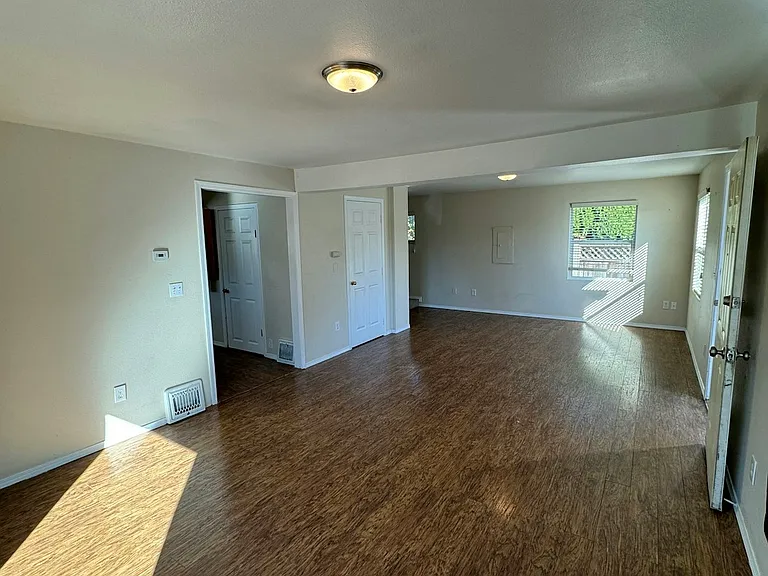 2804 McLeod Rd — Photo 2