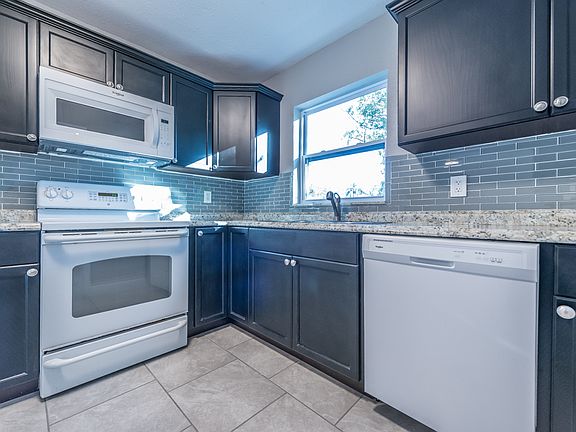 4th image of 1103 N Palm Ave