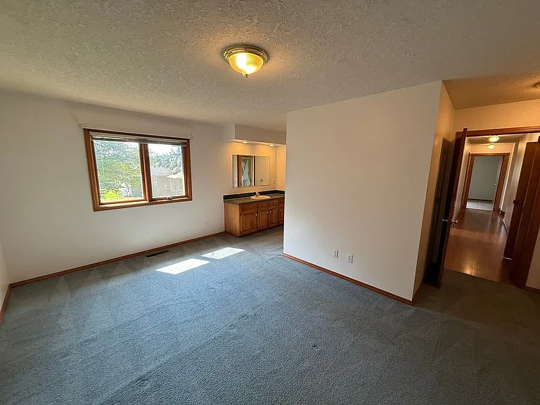460 SE Conifer Pl — Photo 36