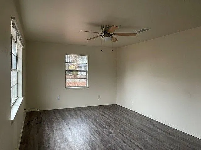 3 bed, 2.0 bath, 1197 sqft, $1,100 — Photo 3