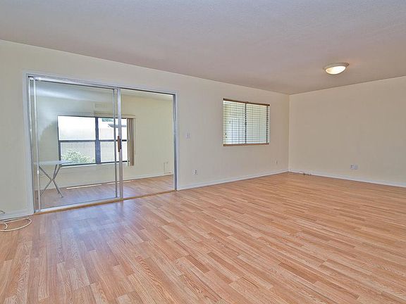4th image of 2519 E Bluefield Ave