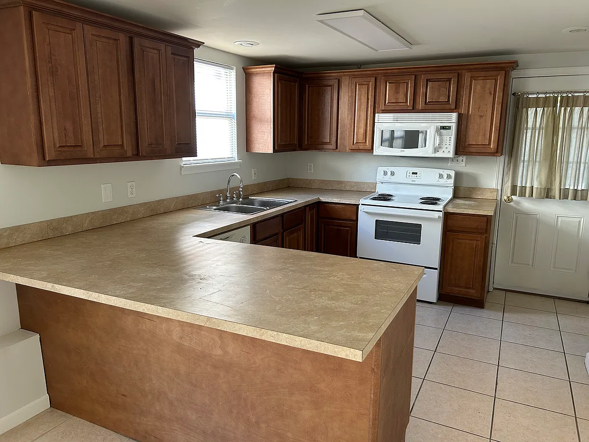 Kitchen - 928 N Carrollton Ave