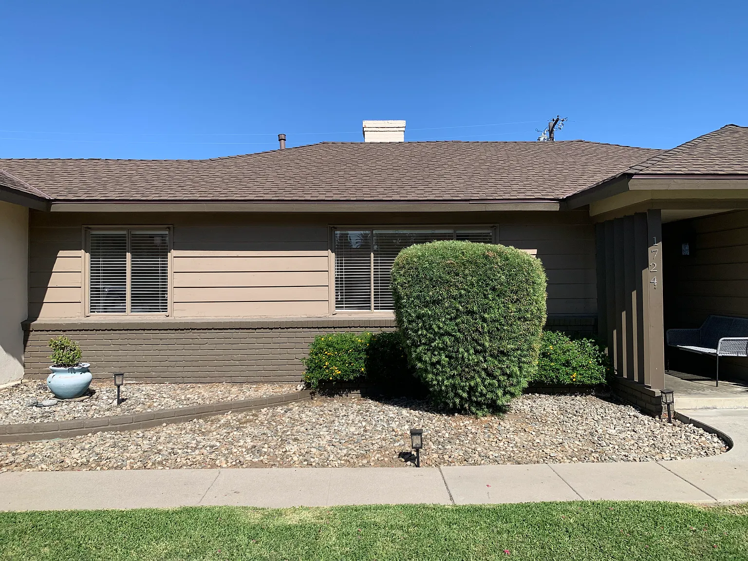 1724 Grace Ave — Photo 4