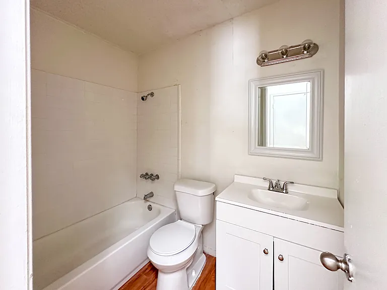 1011 W 23rd St #204 — Photo 12